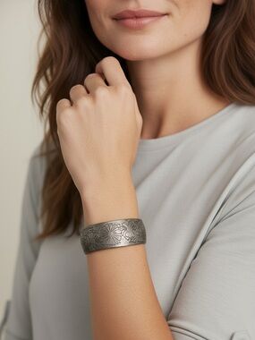 🩶 Vintage Kirk Stieff Engraved Pewter Floral Cuff Bracelet ~ Aster
